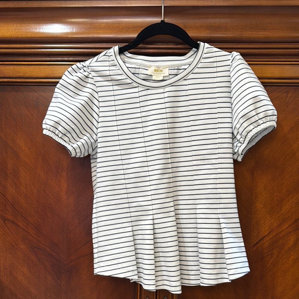 Striped Puff Sleeve women’s Top xsmall like New. Top by Maeve